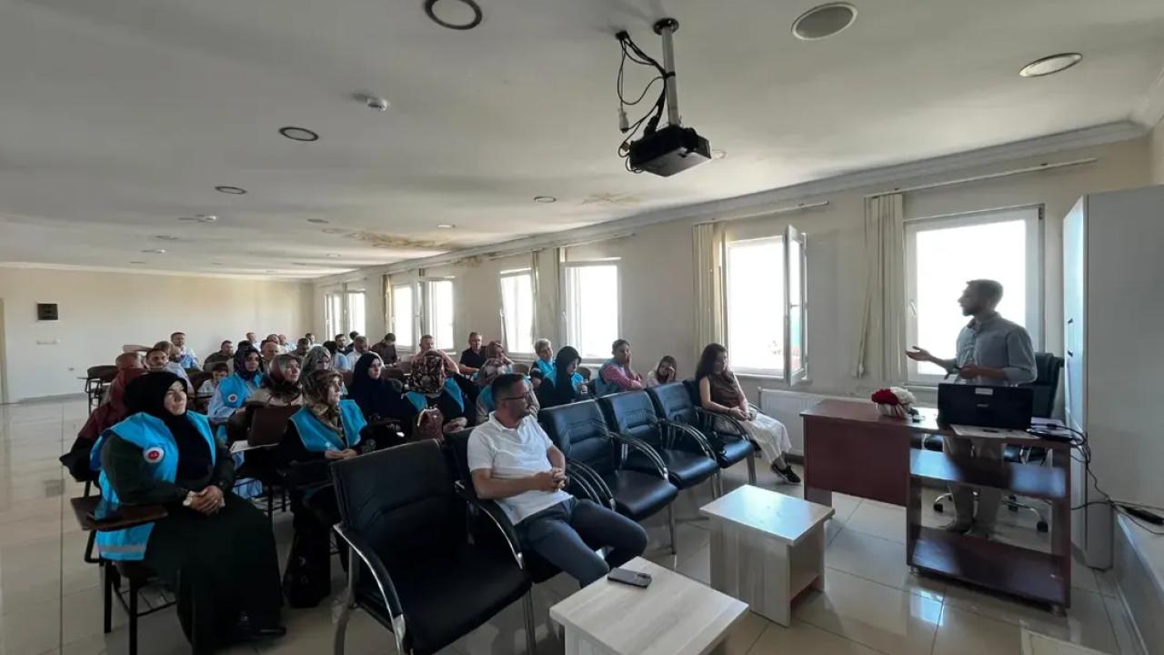Sinop'ta "Bir Yetime Aile Olmak" paneli düzenlendi