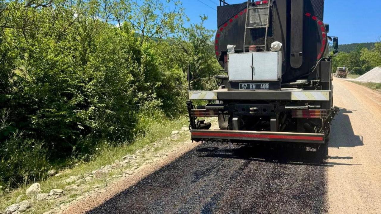 Sinop'ta köy yolları yenileniyor: İlk astarlama başladı