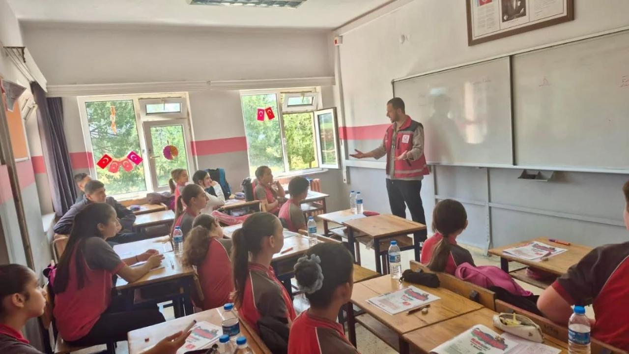 Sinop'ta öğrencilere akran nezaketi ve dijital güvenlik eğitimi