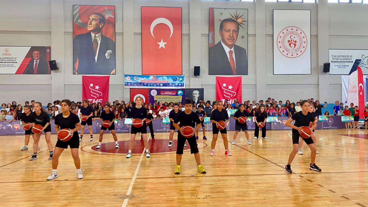 Sinop'ta Yaz Spor Okulları düzenlenen törenle açıldı