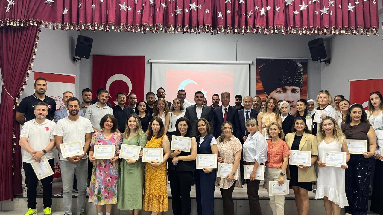 Türkeli'de öğretmenlerin başarısı ödüllendirildi