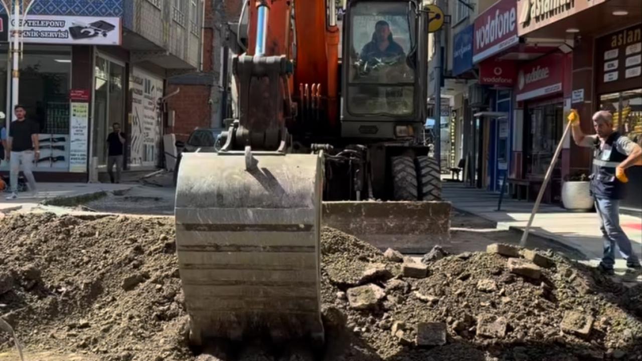 Türkeli'de sıcak asfalt için ilk kazma vuruldu