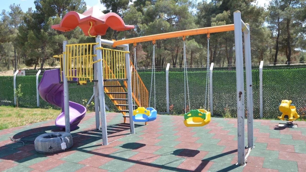 Boyabat'ta barınak alanına modern çocuk parkı kazandırıldı