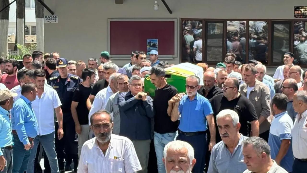 Şehit annesi dualarla defnedildi