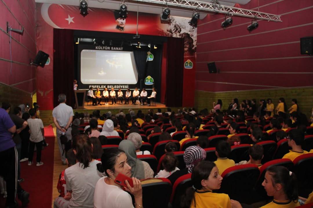 Öğrencilerden unutulmaz türkü gecesi