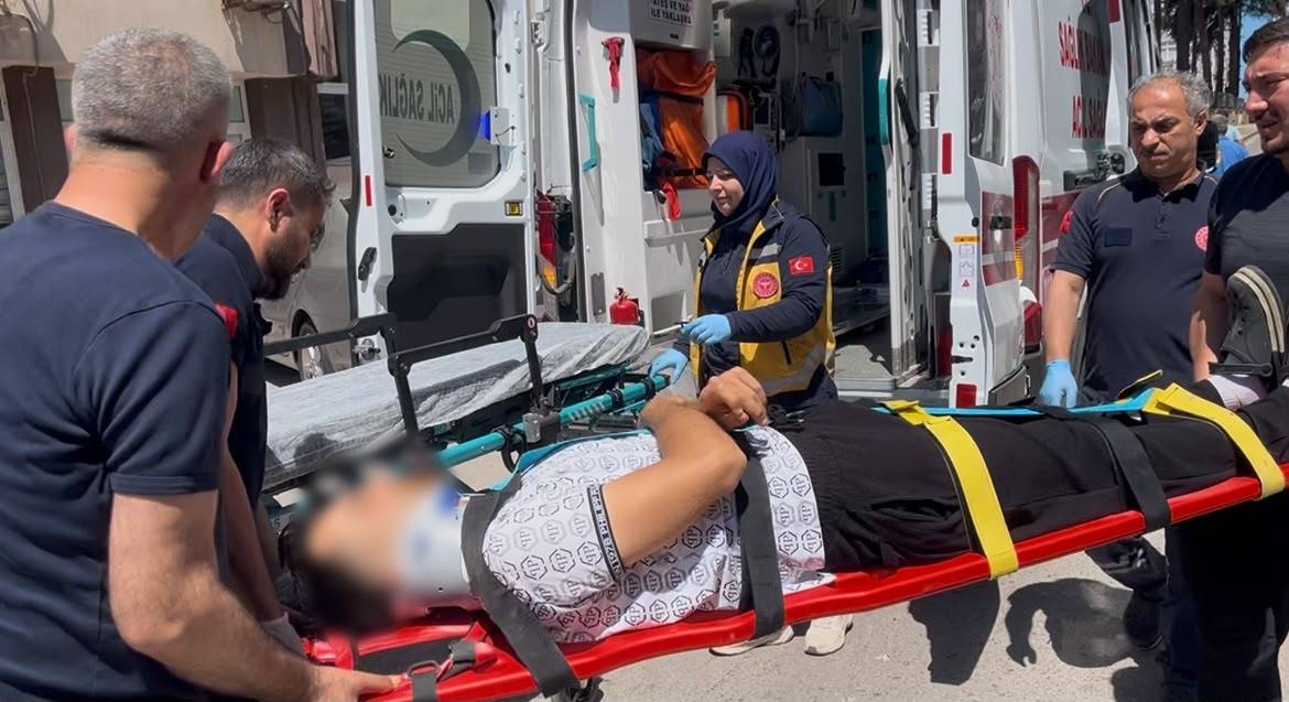 Sinop'ta otomobil kapısına çarpan motosikletli yaralandı