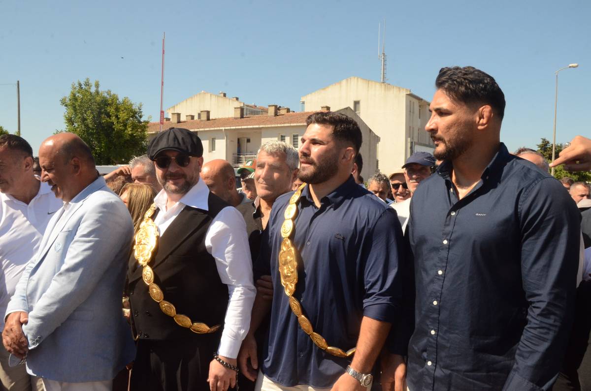 Başpehlivan Erkan Taş’a memleketinde görkemli karşılama