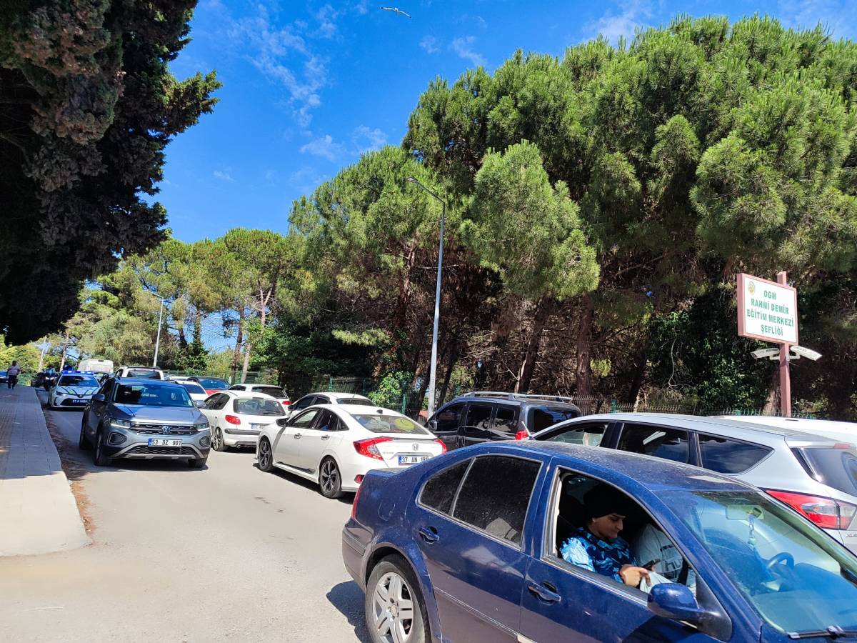Sinop’ta hatalı park çilesi: Sürücüler ilerlemekte güçlük çekiyor